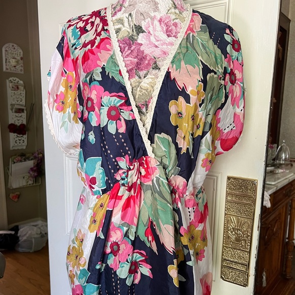 Johnny Was Tops - Johnny Was Floral Roses 100% Silk Top - large- ivory with florals and lace